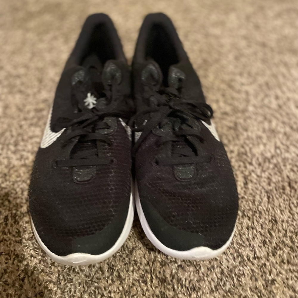 Nike Women's Black and White Athletic Shoes
